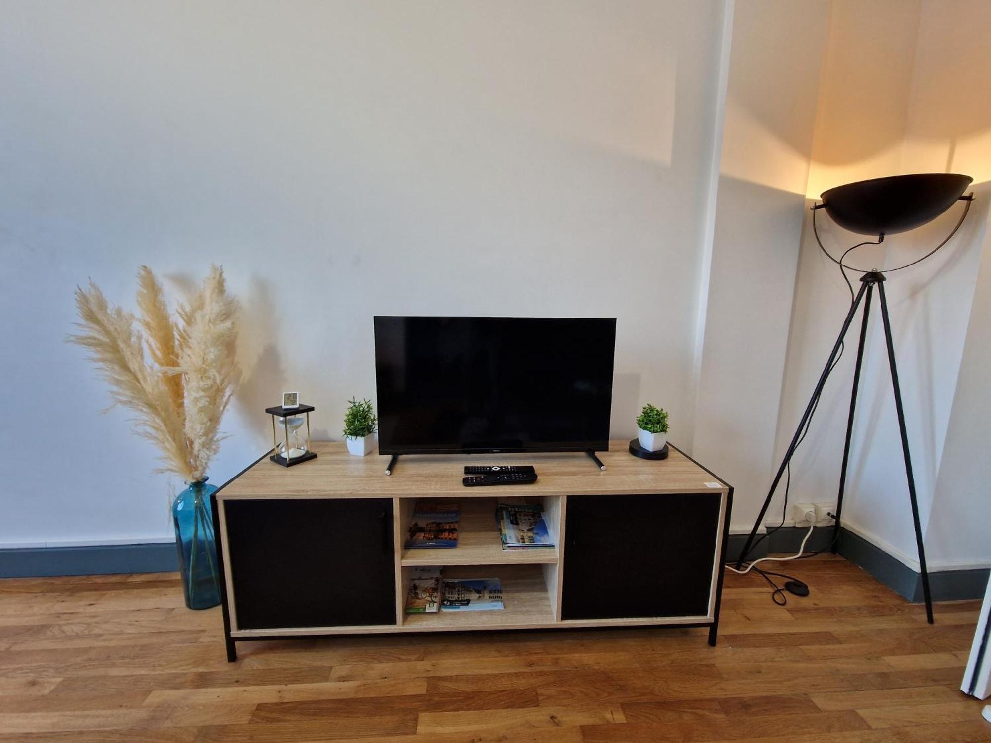 Des Lices A 2 Minutes De La Gare- Chateau De - Des Lices 2 Minutes From Train Station - Chateau De *