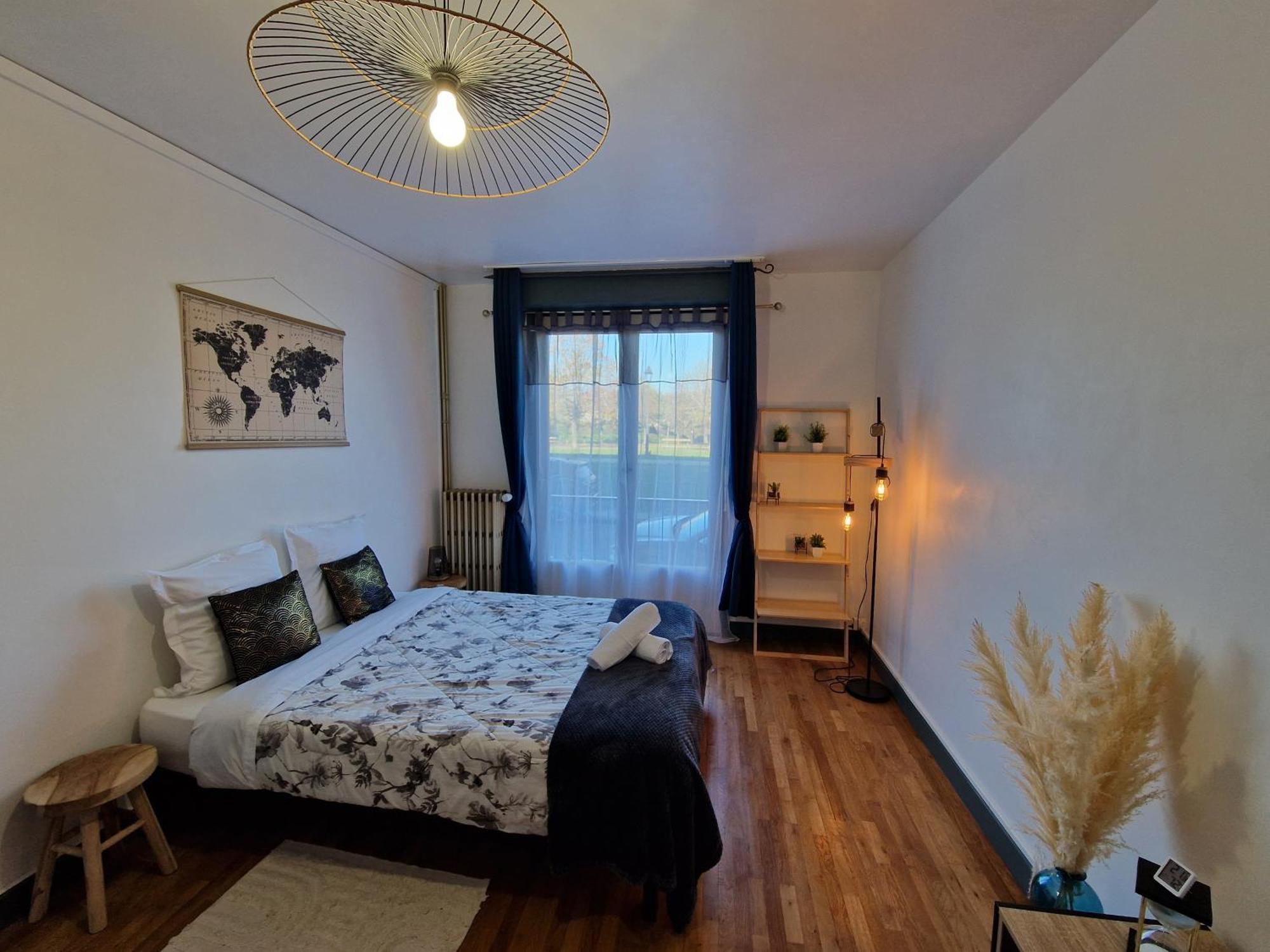Des Lices A 2 Minutes De La Gare- Chateau De - Des Lices 2 Minutes From Train Station - Chateau De Apartment